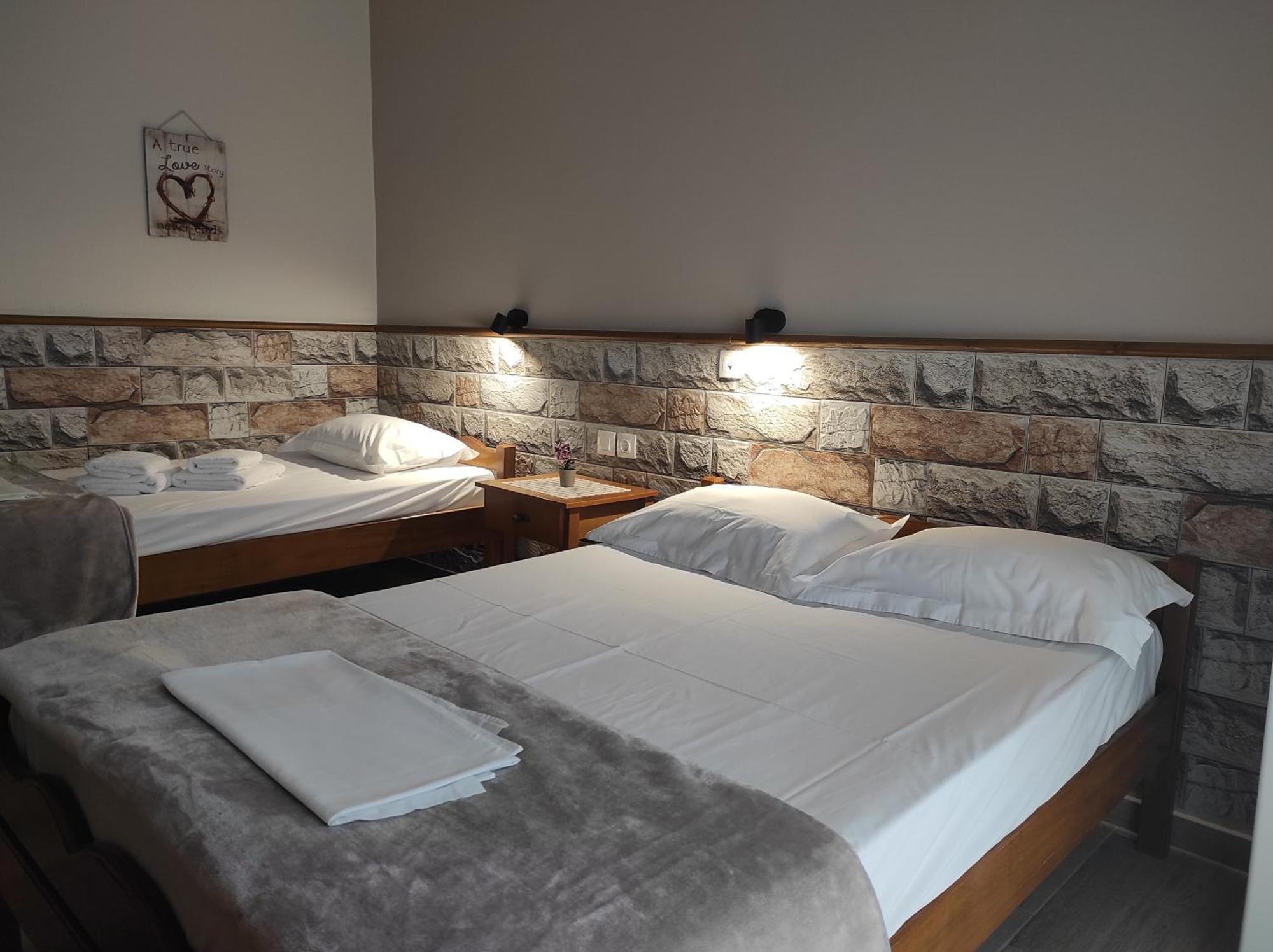 Ενοικιαζόμενα Δωμάτια Ενιπεύς- Rooms Enipeas Litóchoron Esterno foto